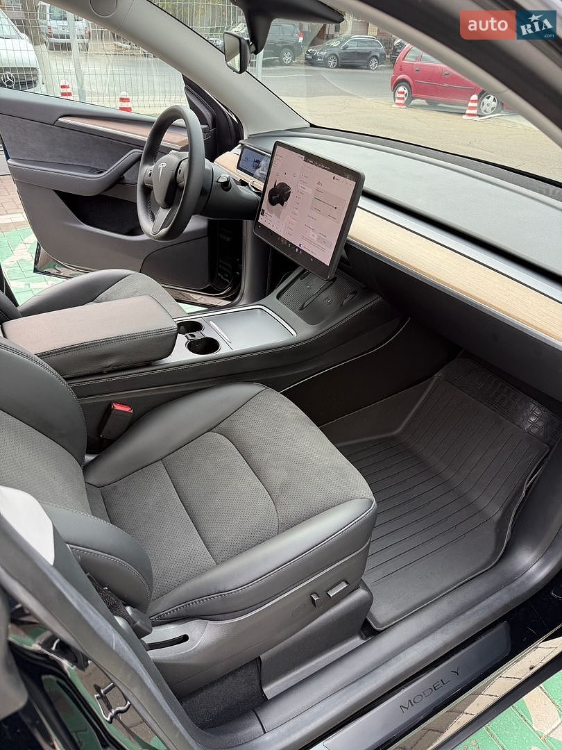 Tesla Model Y 2022 VIN LRWYGCEK5NC464205 фото оголошення 9 з 15