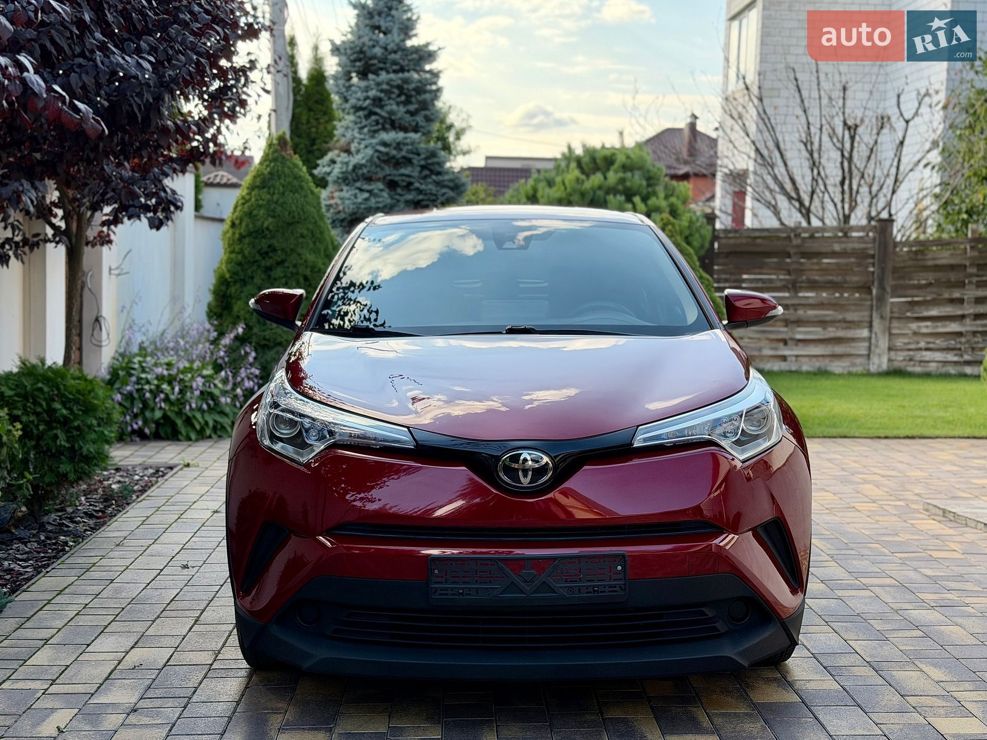 Toyota C-HR 2019 VIN NMTKHMBX6KR074704 фото оголошення 2 з 56