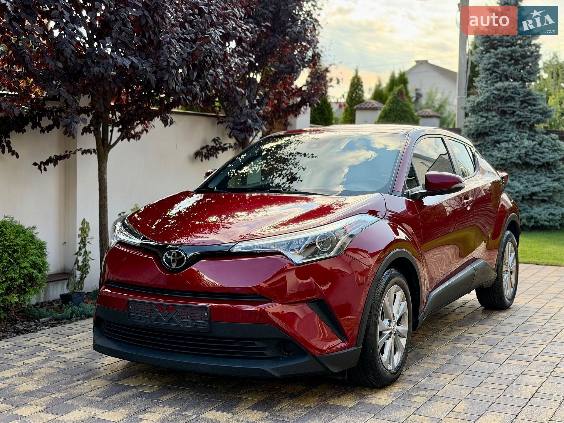 Toyota C-HR 2019 VIN NMTKHMBX6KR074704 фото оголошення 3 з 56