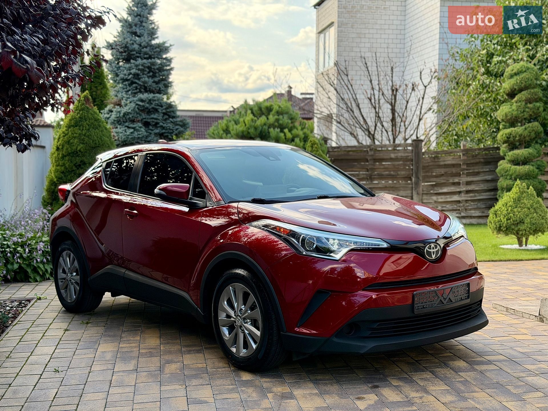 Toyota C-HR 2019 VIN NMTKHMBX6KR074704 фото оголошення 8 з 56