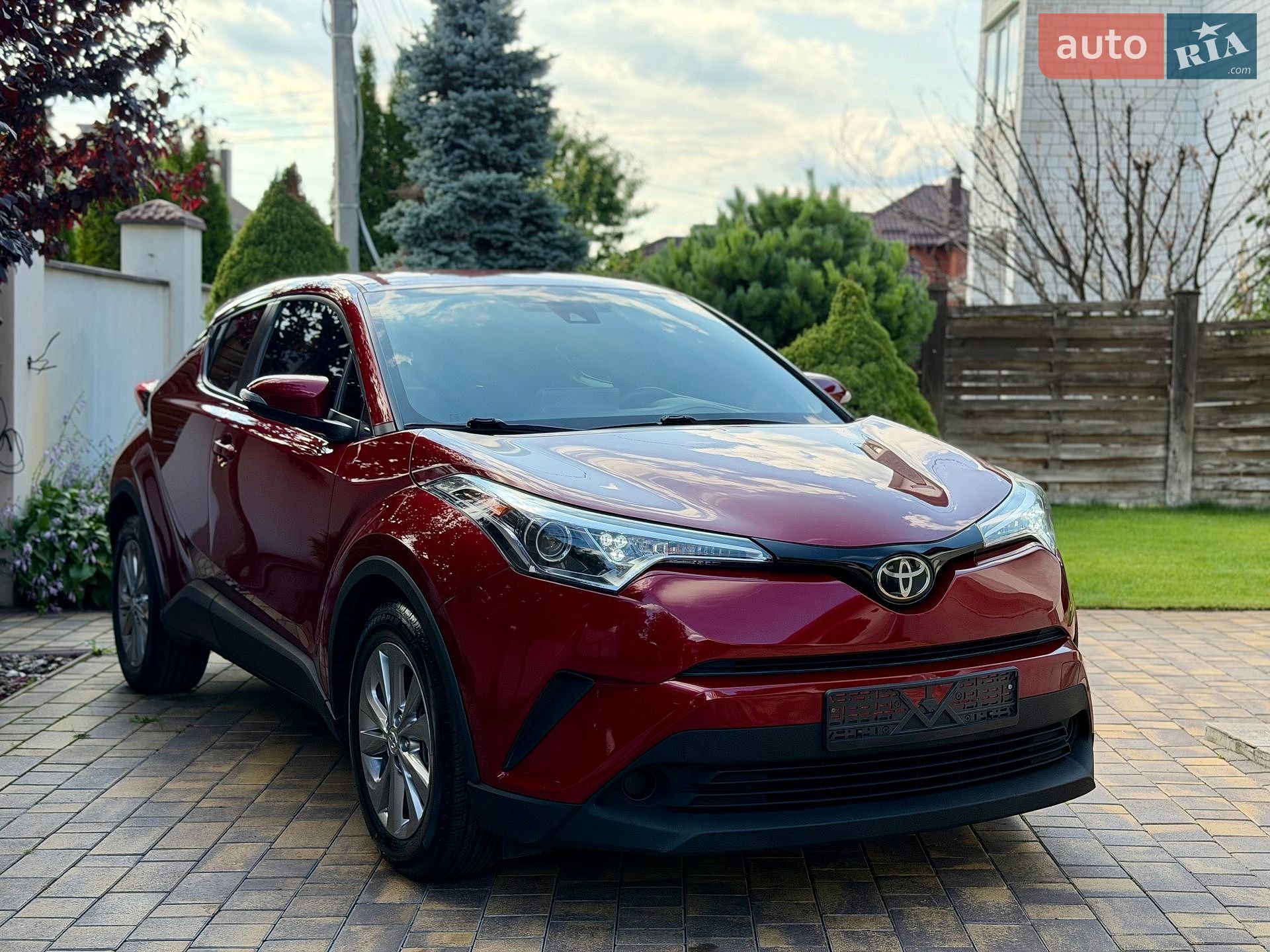 Toyota C-HR 2019 VIN NMTKHMBX6KR074704 фото оголошення 10 з 56