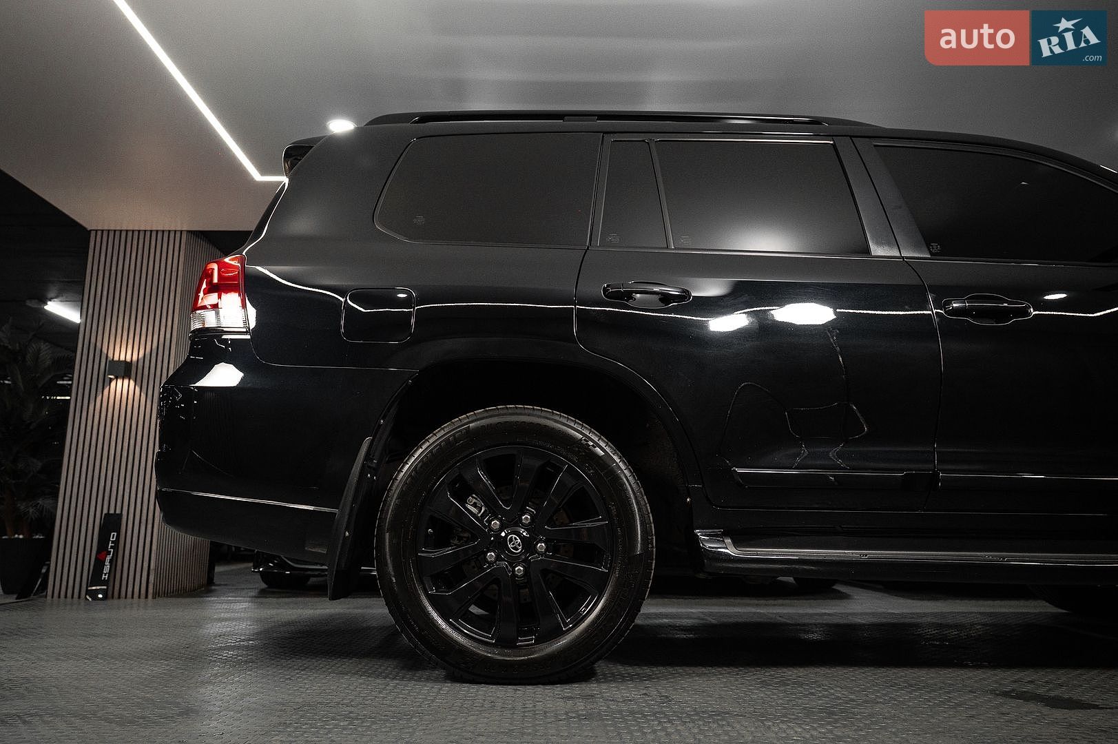 Toyota Land Cruiser 2017 VIN JTMCV02JX04223465 фото оголошення 13 з 30