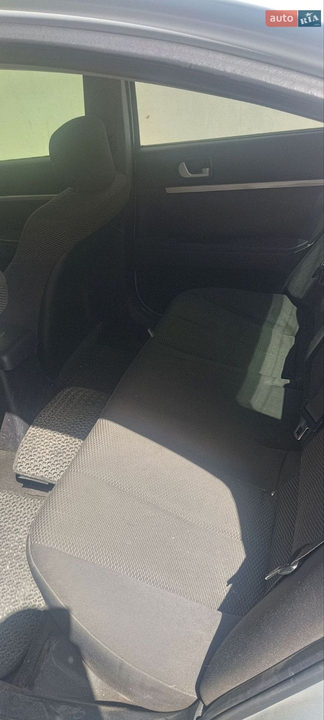 Mitsubishi Galant 2007 VIN 4MBSRDJ1A7E701490 фото оголошення 4 з 11