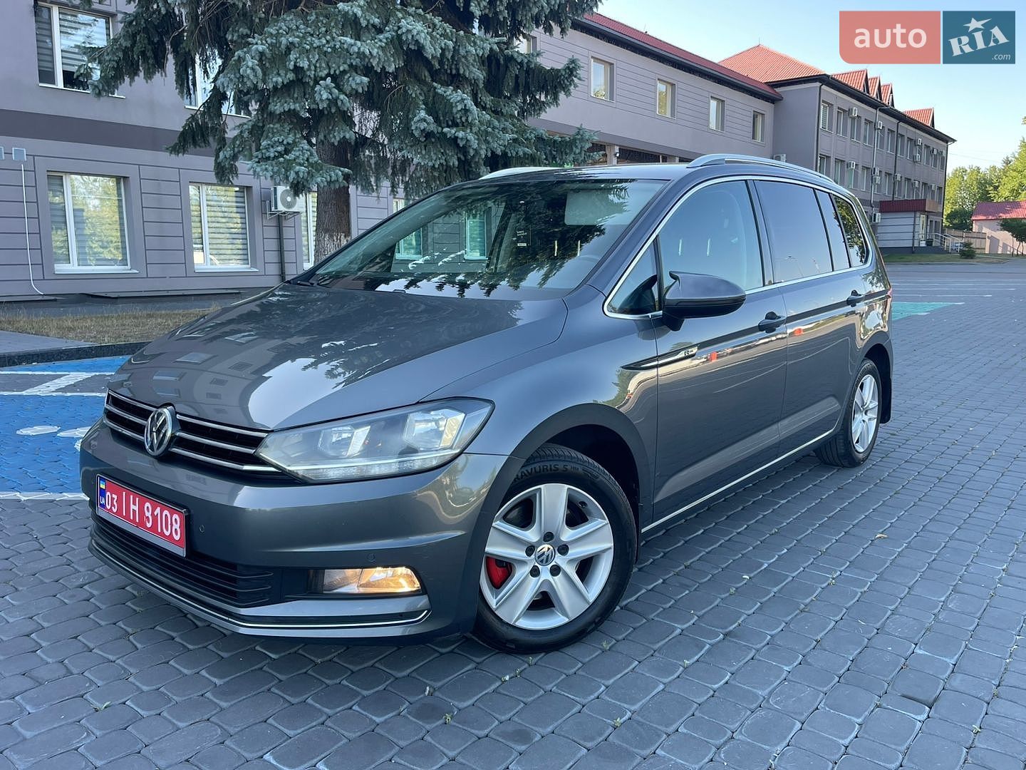 Volkswagen Touran 2016 VIN WVGZZZ1TZHW017804 фото оголошення 2 з 43