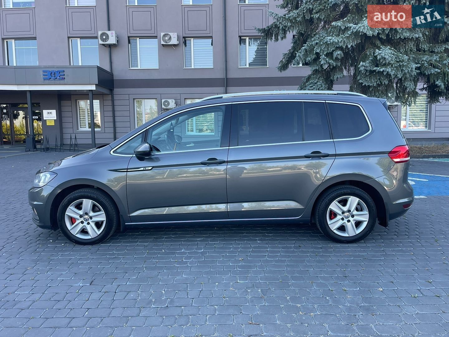 Volkswagen Touran 2016 VIN WVGZZZ1TZHW017804 фото оголошення 5 з 43