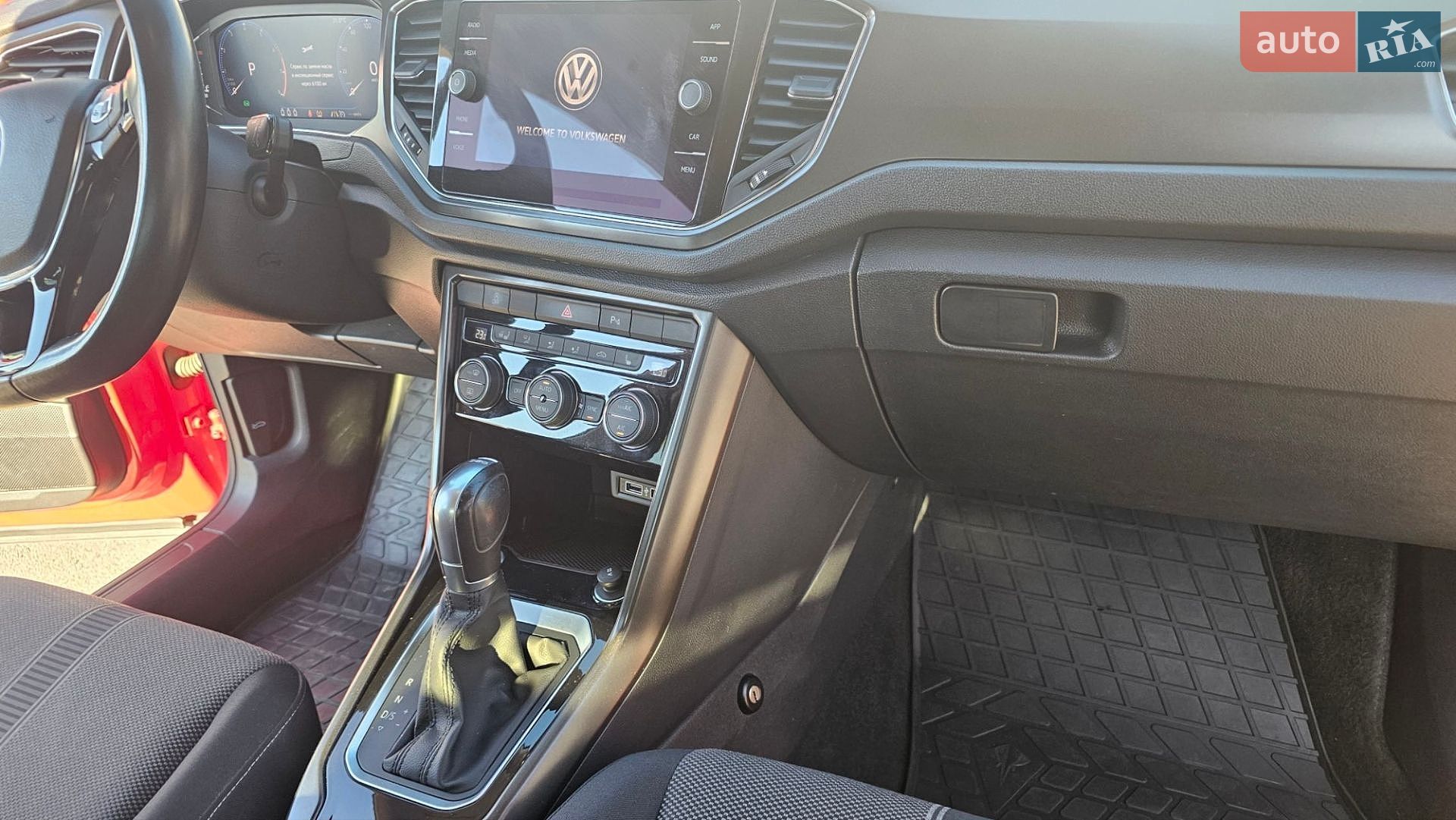 Volkswagen T-Roc 2019 VIN WVGZZZA1ZKV174398 фото оголошення 7 з 21