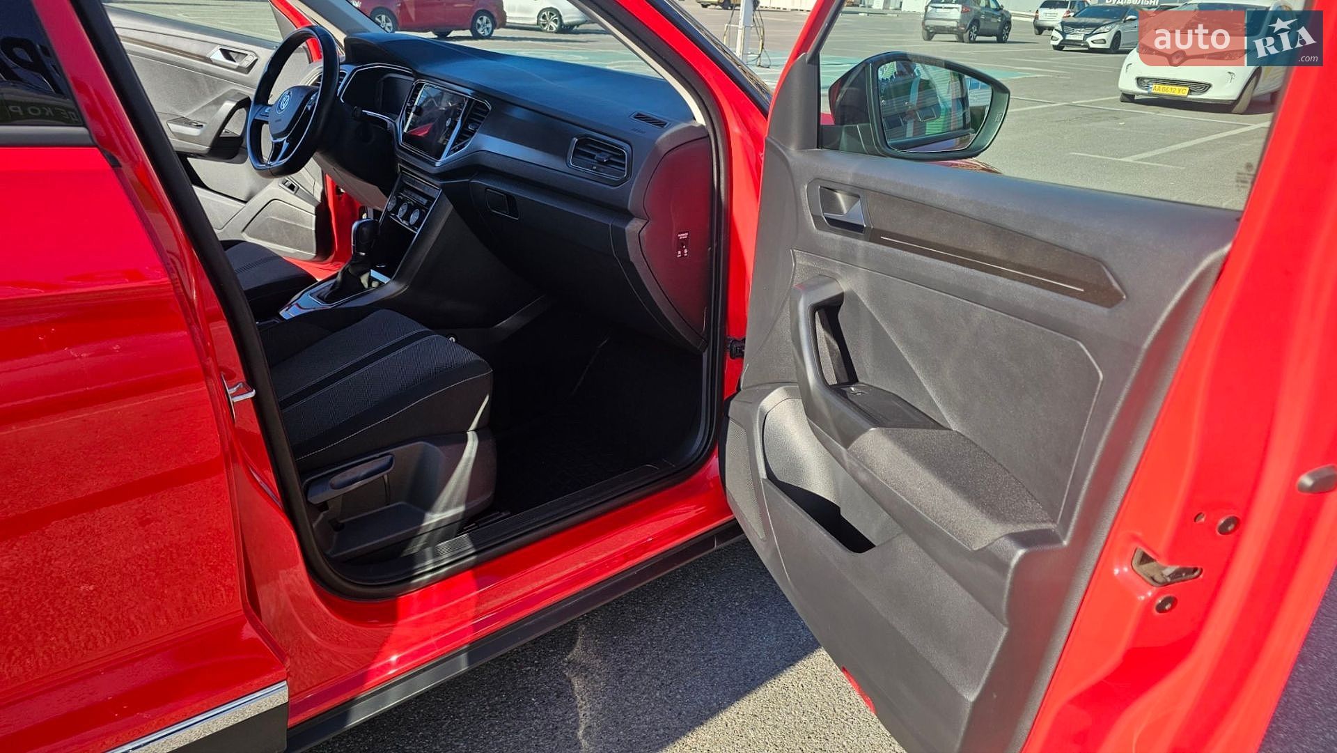 Volkswagen T-Roc 2019 VIN WVGZZZA1ZKV174398 фото оголошення 6 з 21
