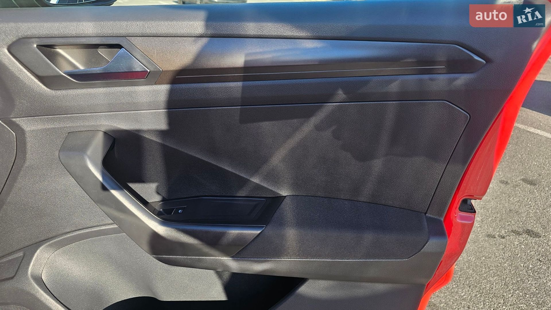 Volkswagen T-Roc 2019 VIN WVGZZZA1ZKV174398 фото оголошення 12 з 21
