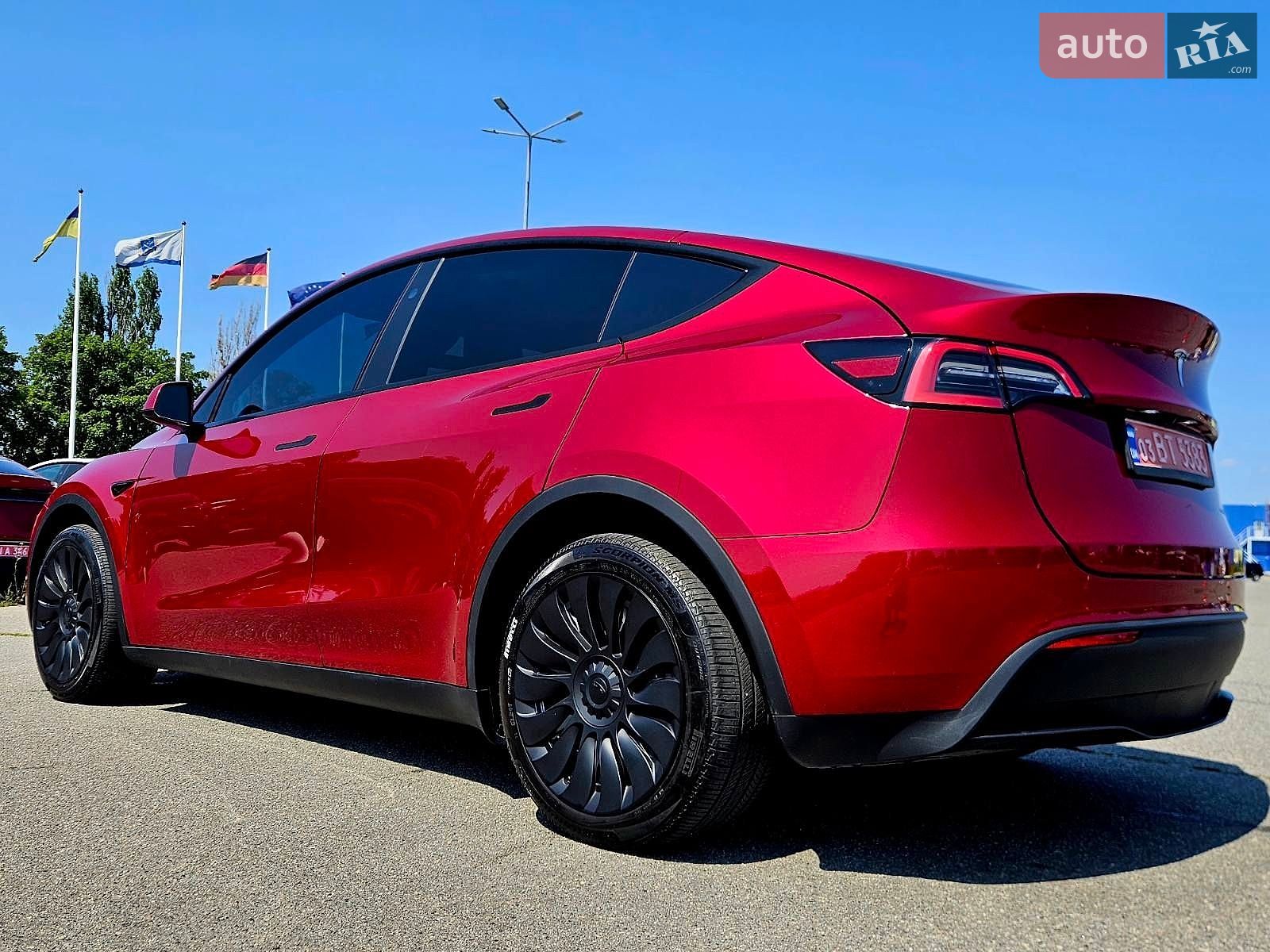 Tesla Model Y 2024 VIN 7SAYGDEE8RA275110 фото оголошення 9 з 34