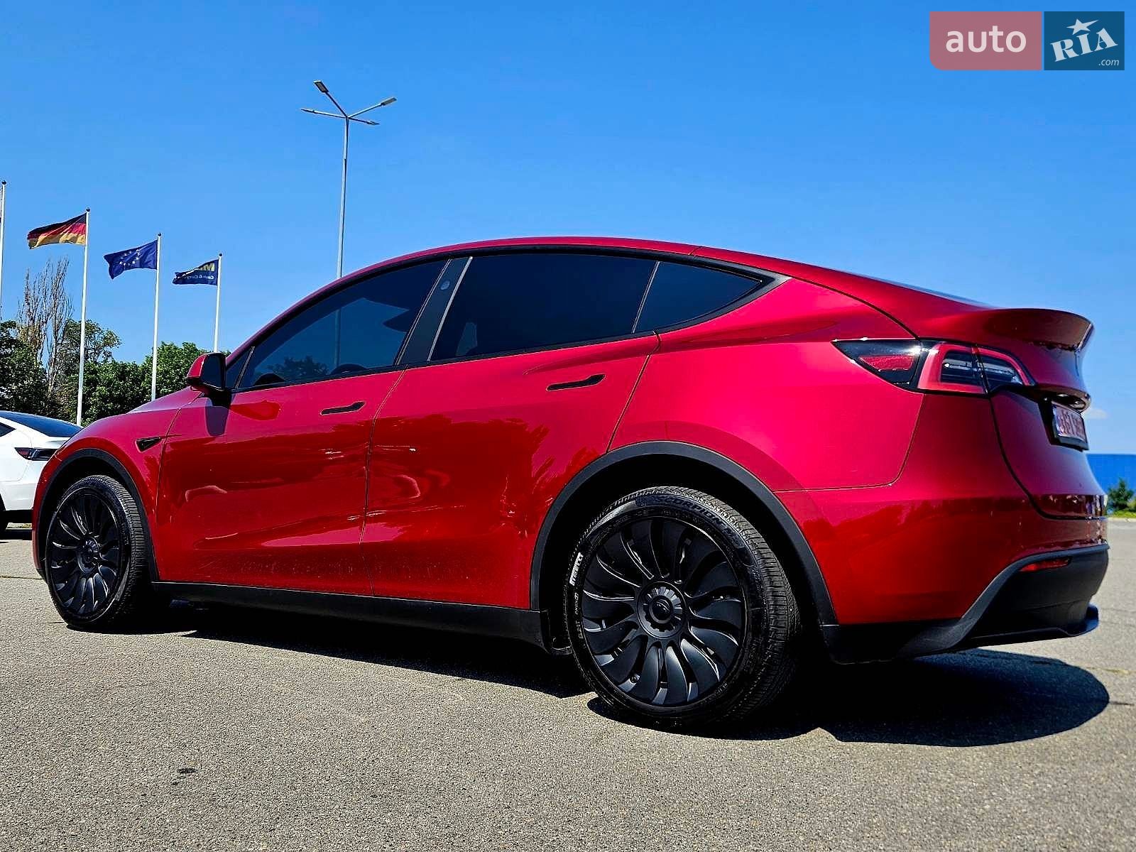 Tesla Model Y 2024 VIN 7SAYGDEE8RA275110 фото оголошення 10 з 34