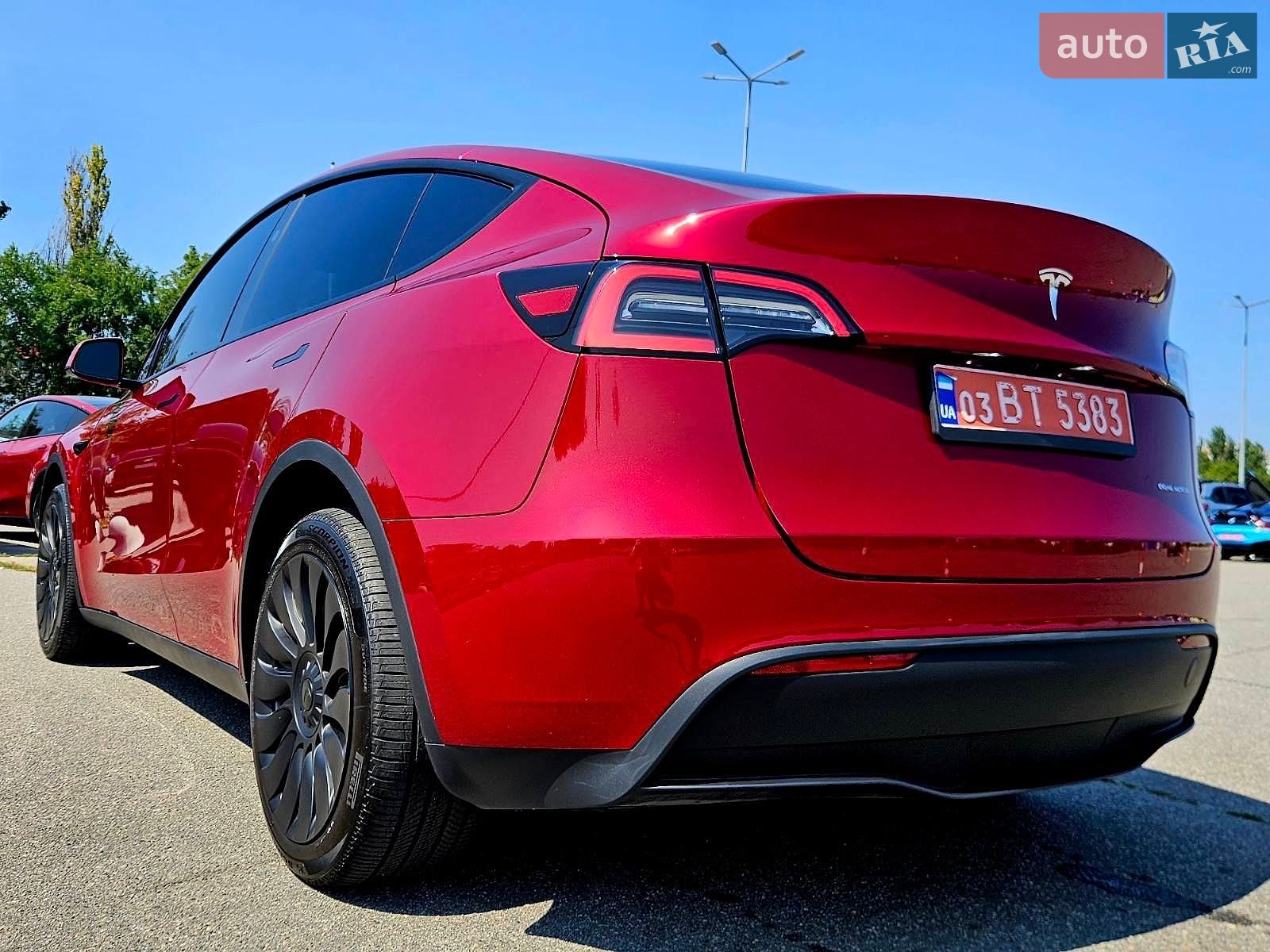 Tesla Model Y 2024 VIN 7SAYGDEE8RA275110 фото оголошення 12 з 34
