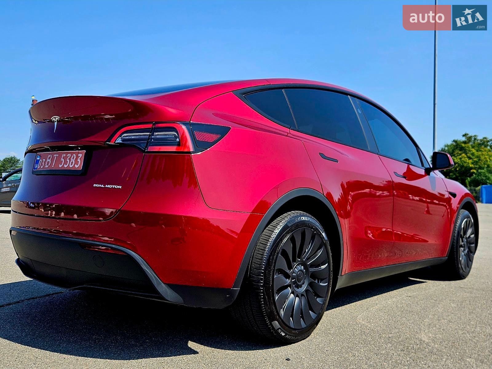 Tesla Model Y 2024 VIN 7SAYGDEE8RA275110 фото оголошення 17 з 34