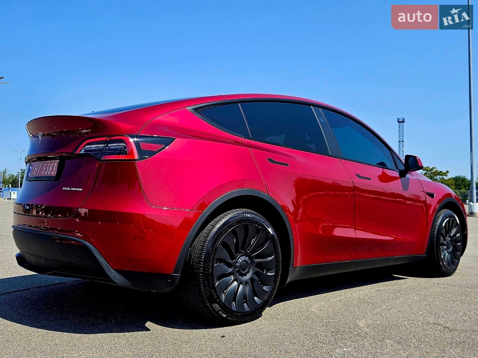 Tesla Model Y 2024 VIN 7SAYGDEE8RA275110 фото оголошення 18 з 34