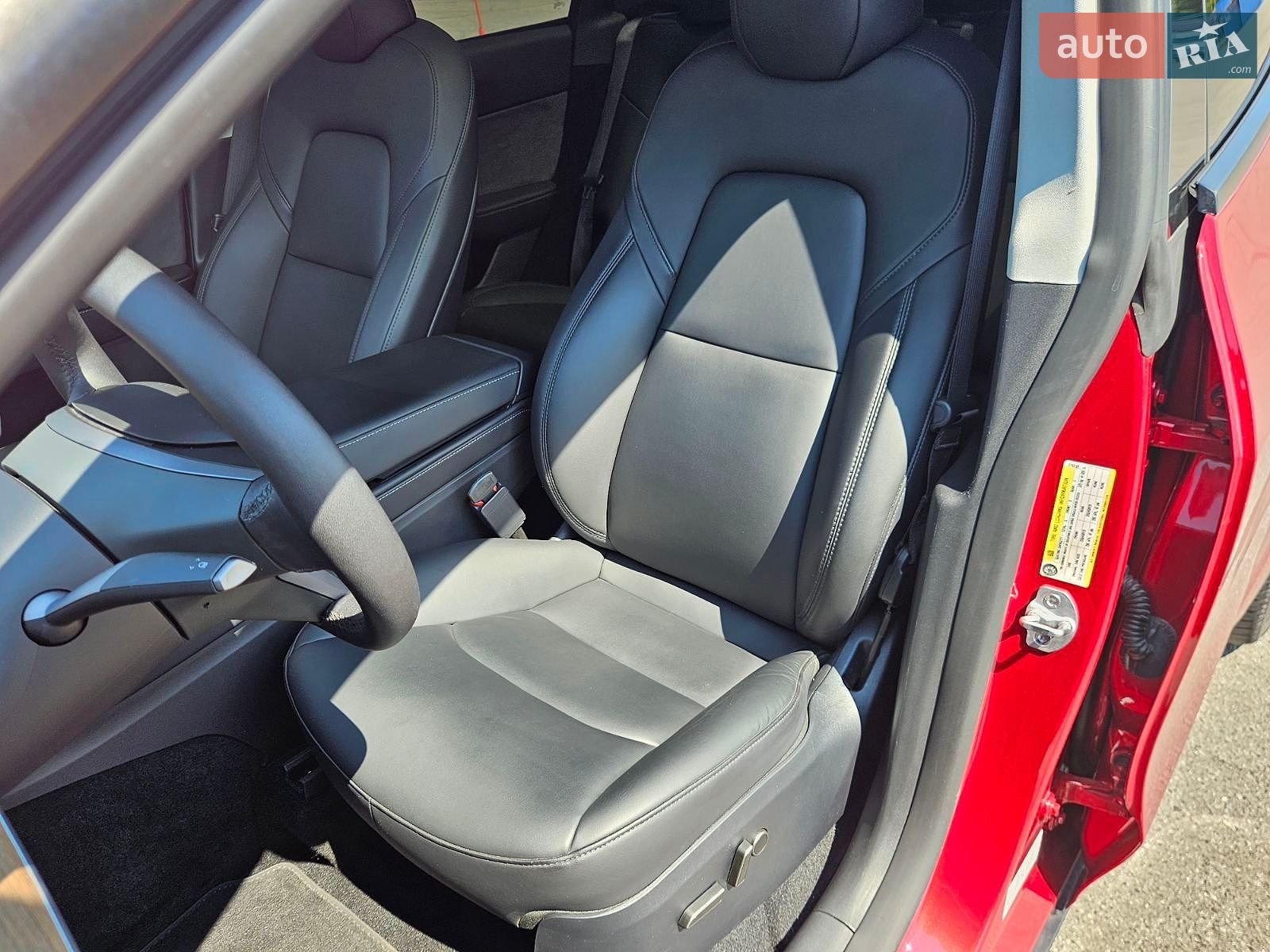 Tesla Model Y 2024 VIN 7SAYGDEE8RA275110 фото оголошення 26 з 34