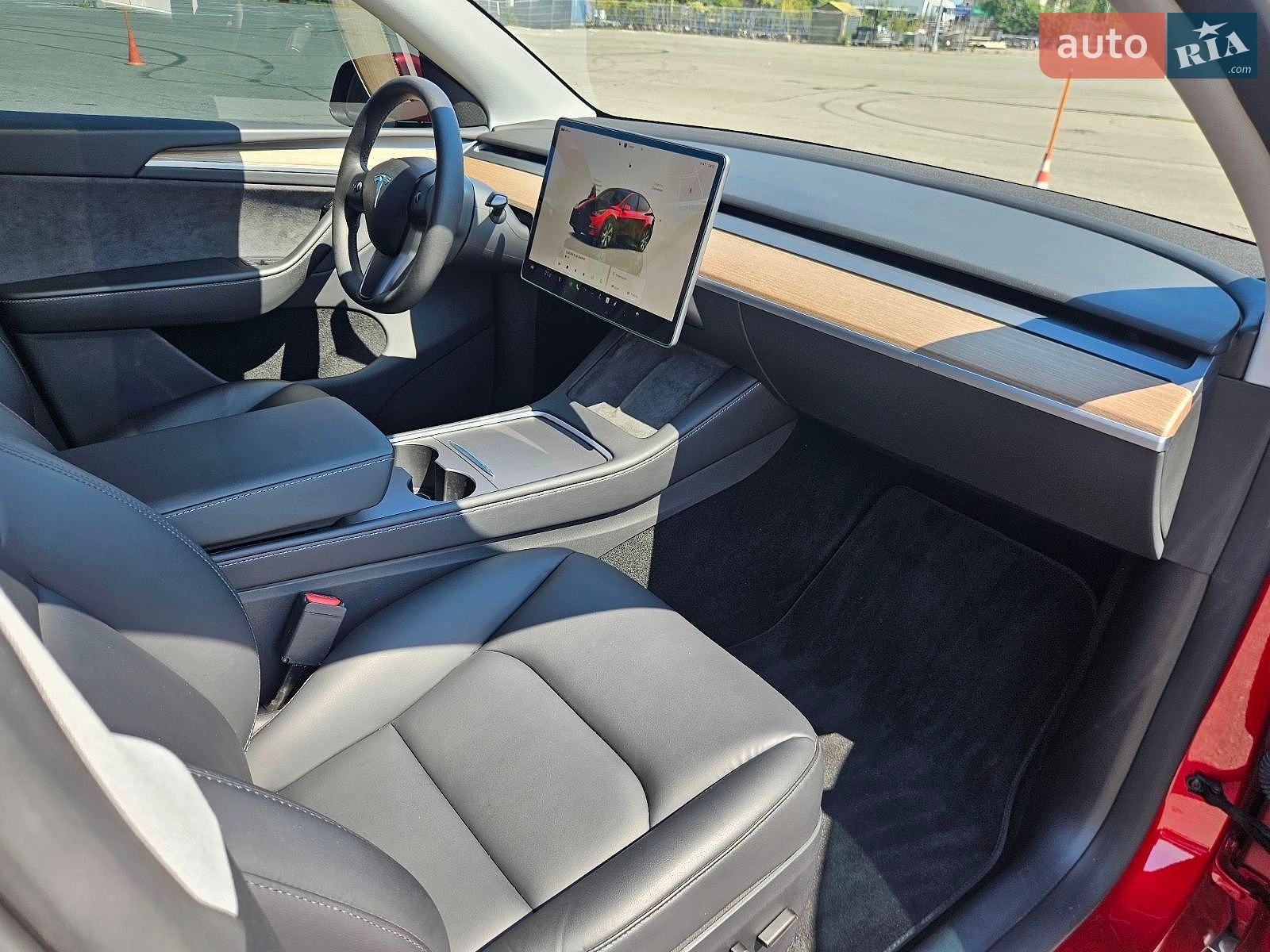 Tesla Model Y 2024 VIN 7SAYGDEE8RA275110 фото оголошення 33 з 34