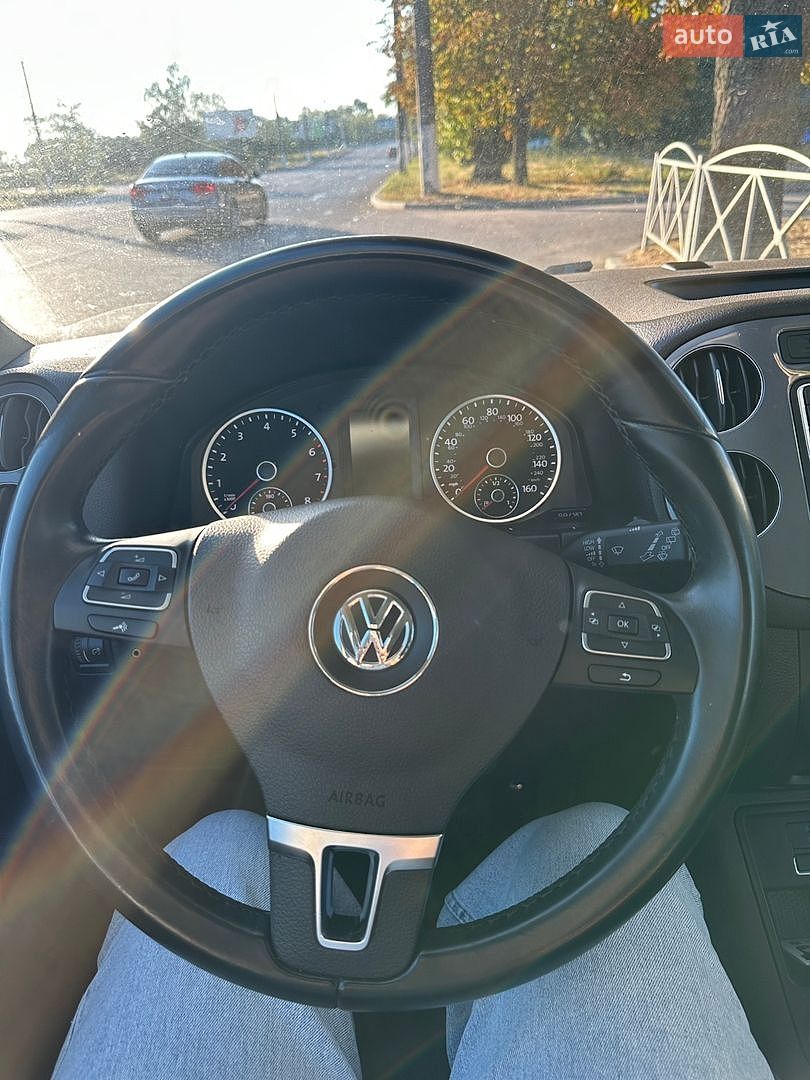 Volkswagen Tiguan 2015 VIN WVGBV7AX8GW537121 фото оголошення 2 з 12
