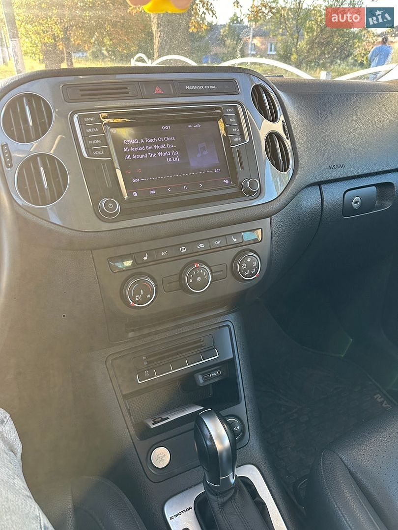Volkswagen Tiguan 2015 VIN WVGBV7AX8GW537121 фото оголошення 3 з 12