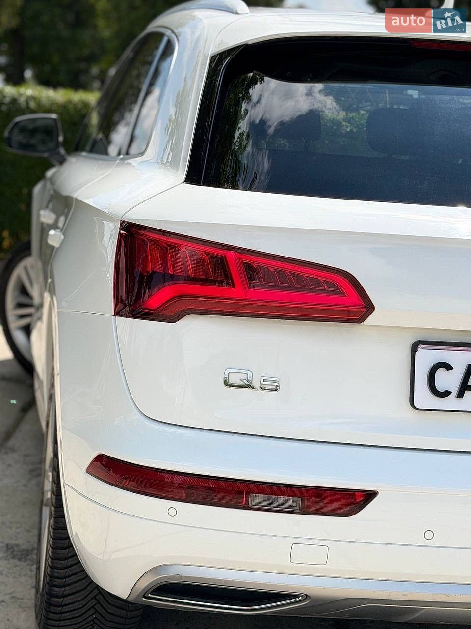 Audi Q5 2018 VIN WA1CNAFY1J2215887 фото оголошення 19 з 78