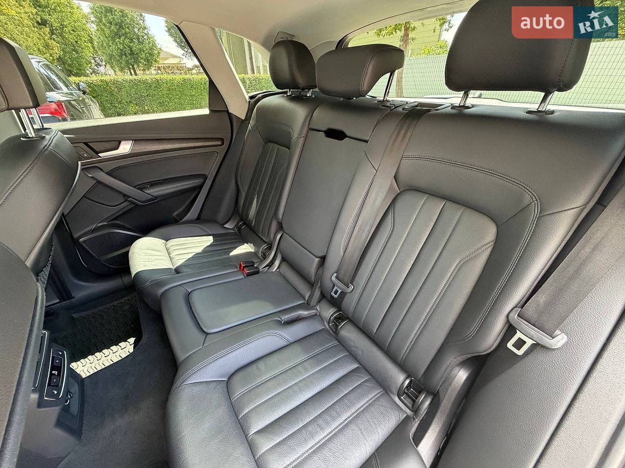 Audi Q5 2018 VIN WA1CNAFY1J2215887 фото оголошення 38 з 78