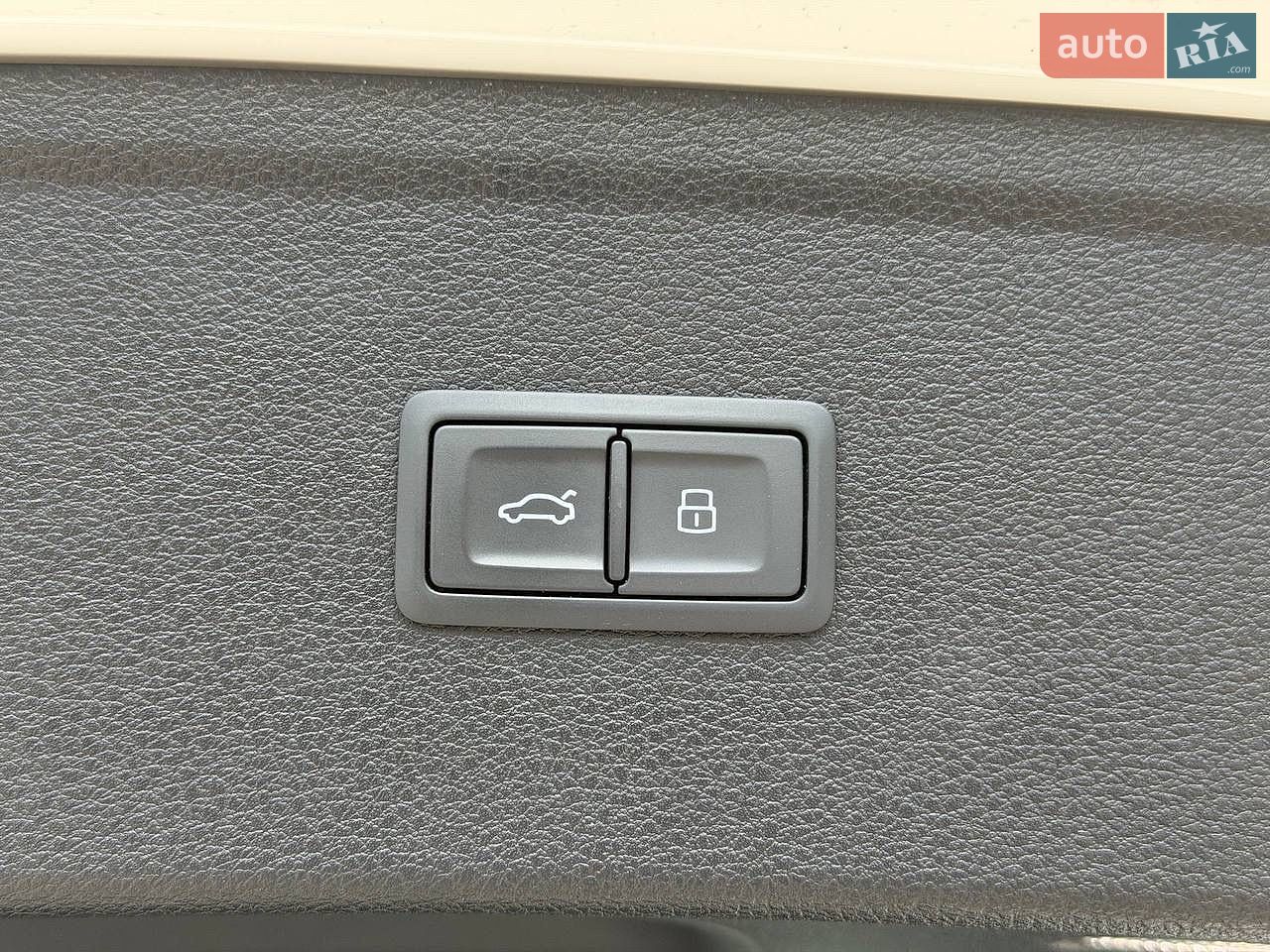 Audi Q5 2018 VIN WA1CNAFY1J2215887 фото оголошення 50 з 78