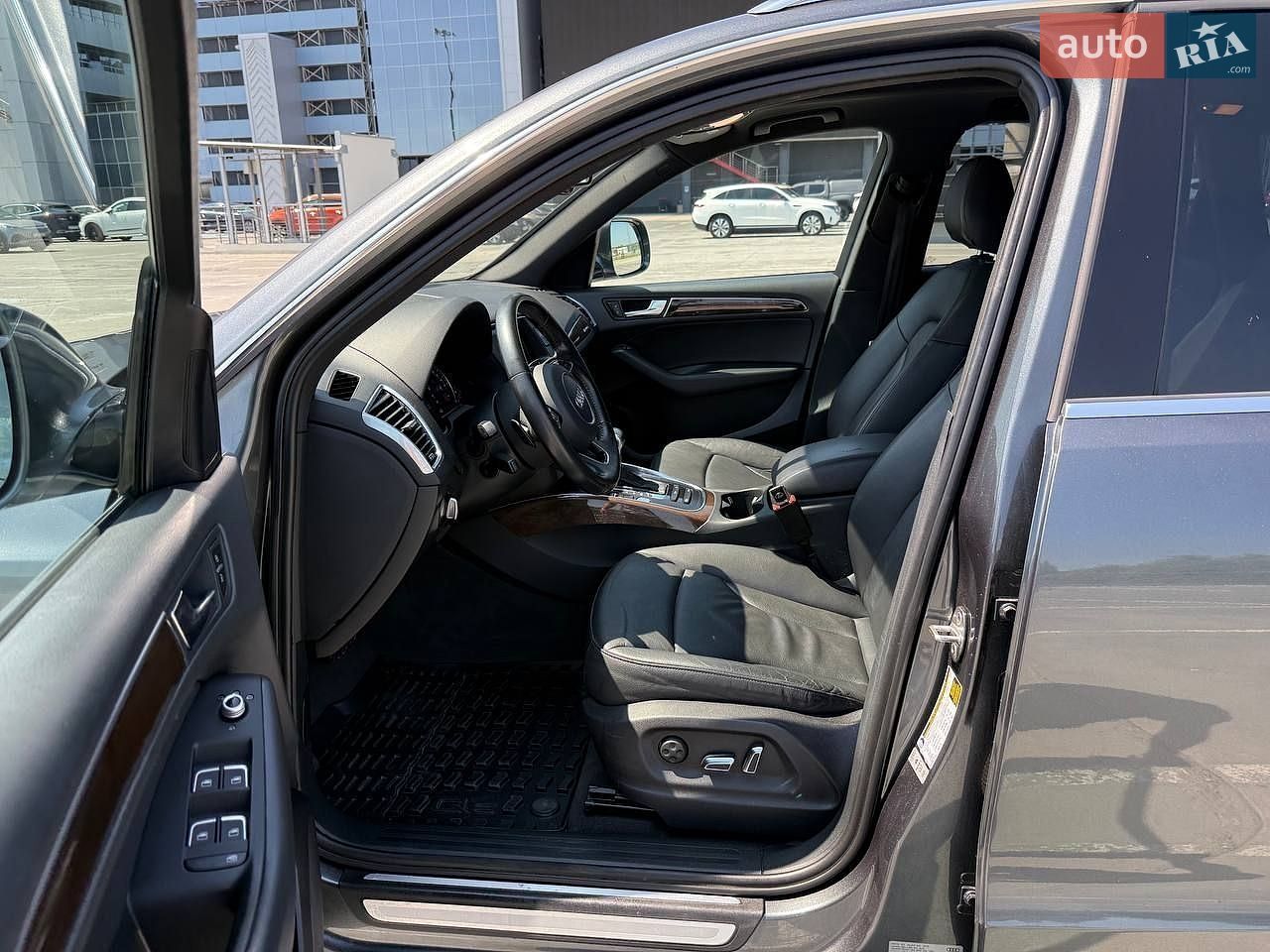 Audi Q5 2015 VIN WA1CVAFP6GA055351 фото оголошення 13 з 26