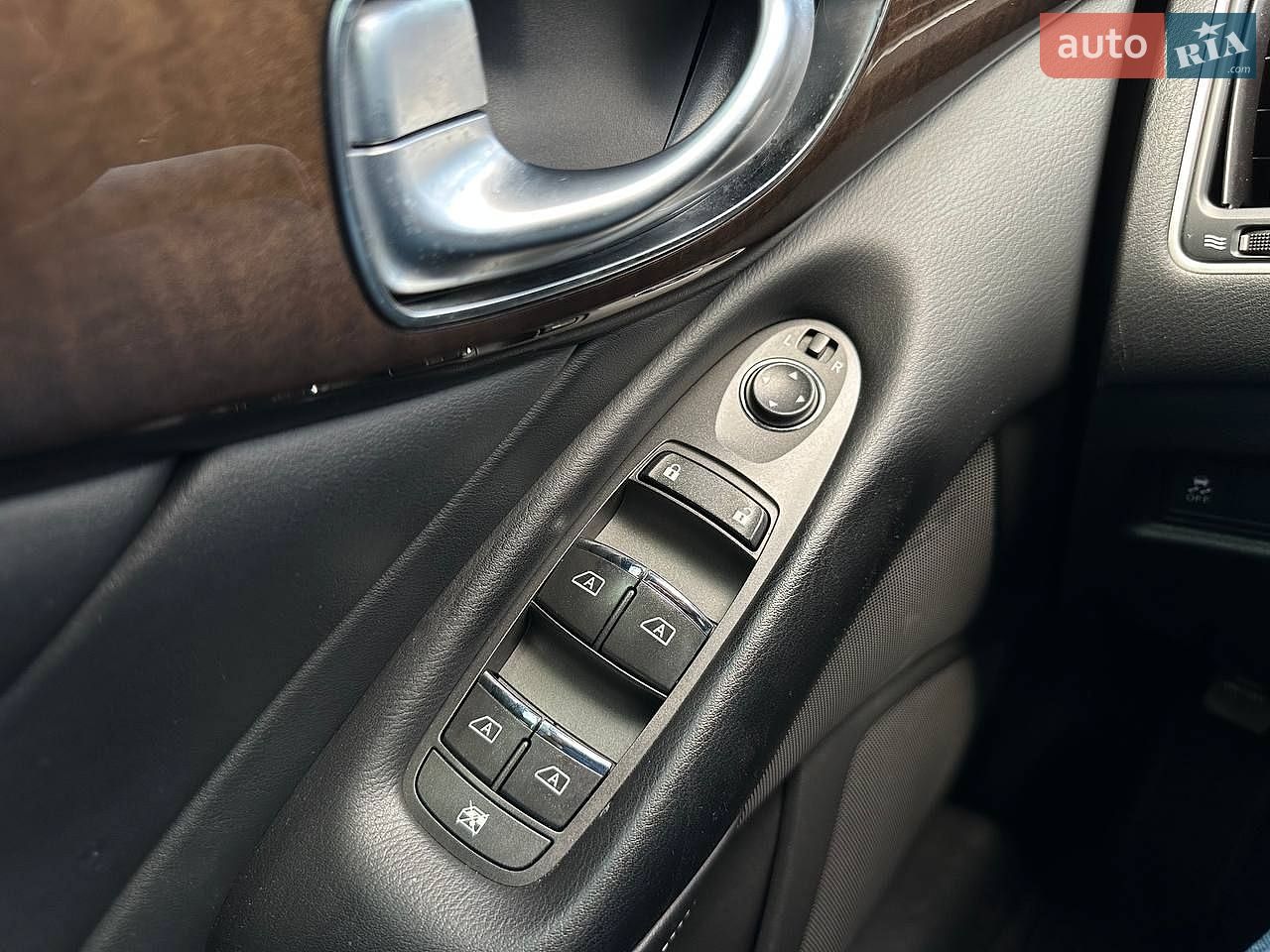 Infiniti Q50 2019 VIN JN1EV7AP5KM518941 фото оголошення 16 з 30