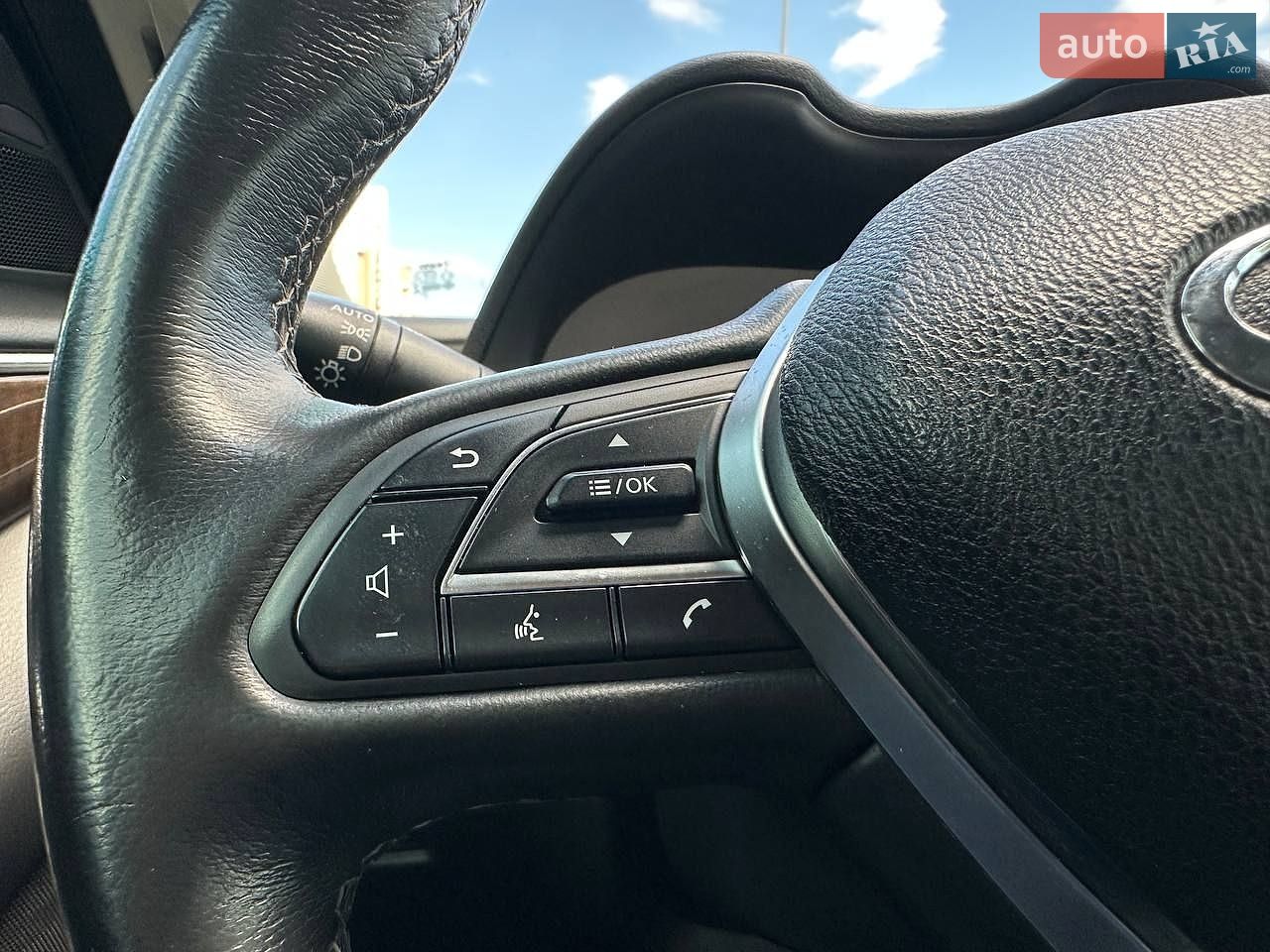 Infiniti Q50 2019 VIN JN1EV7AP5KM518941 фото оголошення 18 з 30