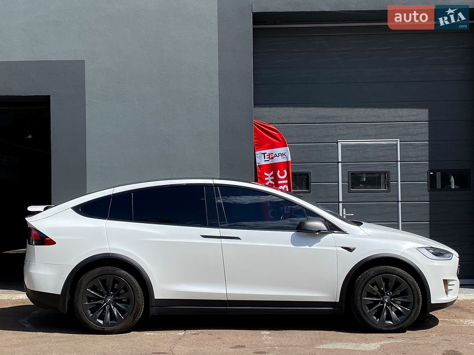 Tesla Model X 2019 VIN 5YJXCAE29KF151333 фото оголошення 11 з 28
