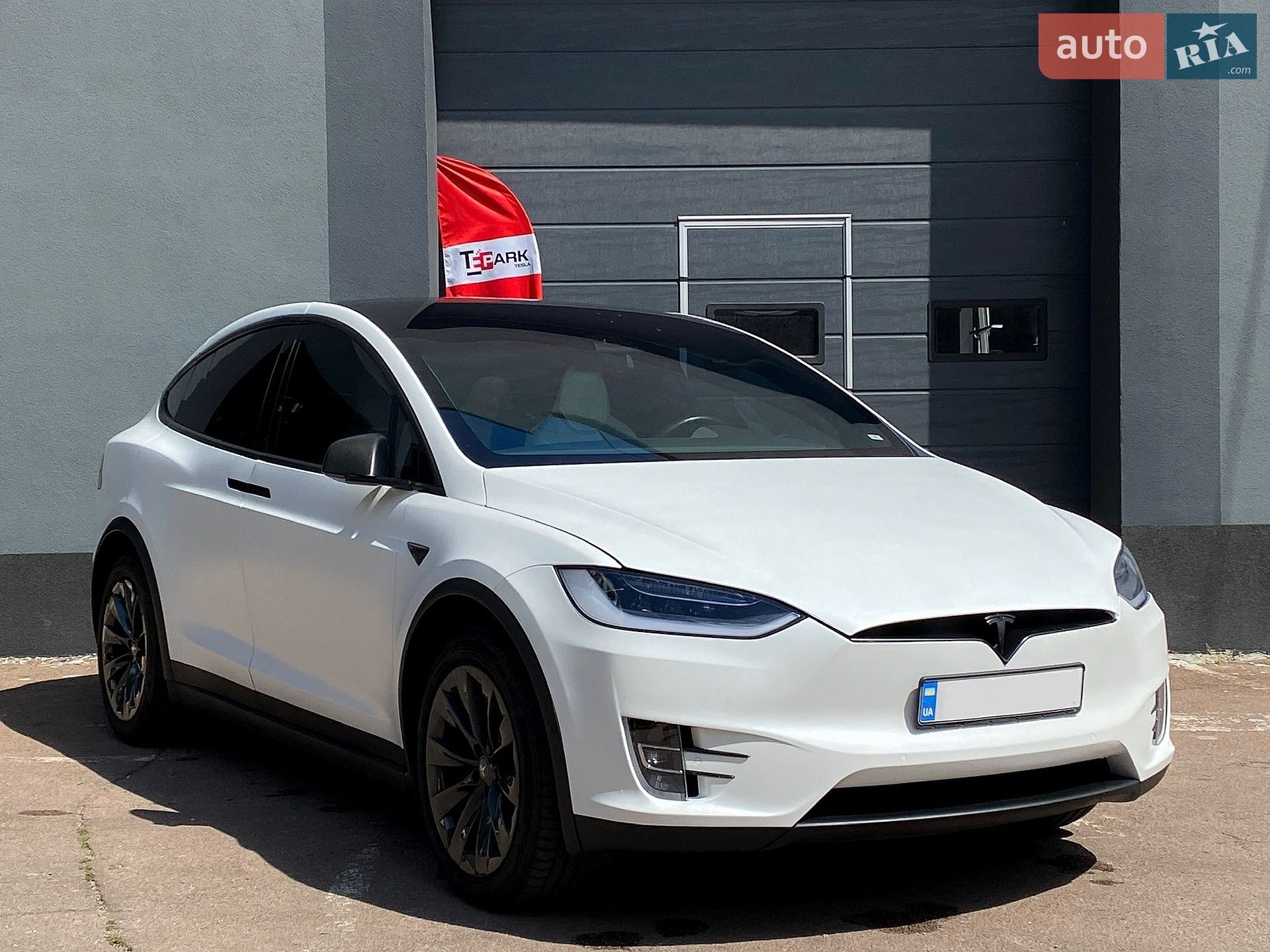 Tesla Model X 2019 VIN 5YJXCAE29KF151333 фото оголошення 12 з 28