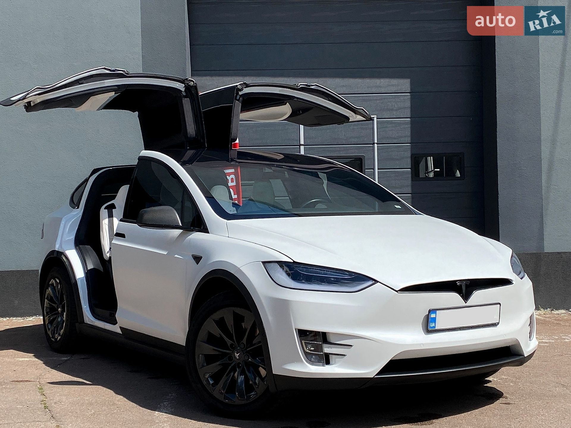 Tesla Model X 2019 VIN 5YJXCAE29KF151333 фото оголошення 2 з 28