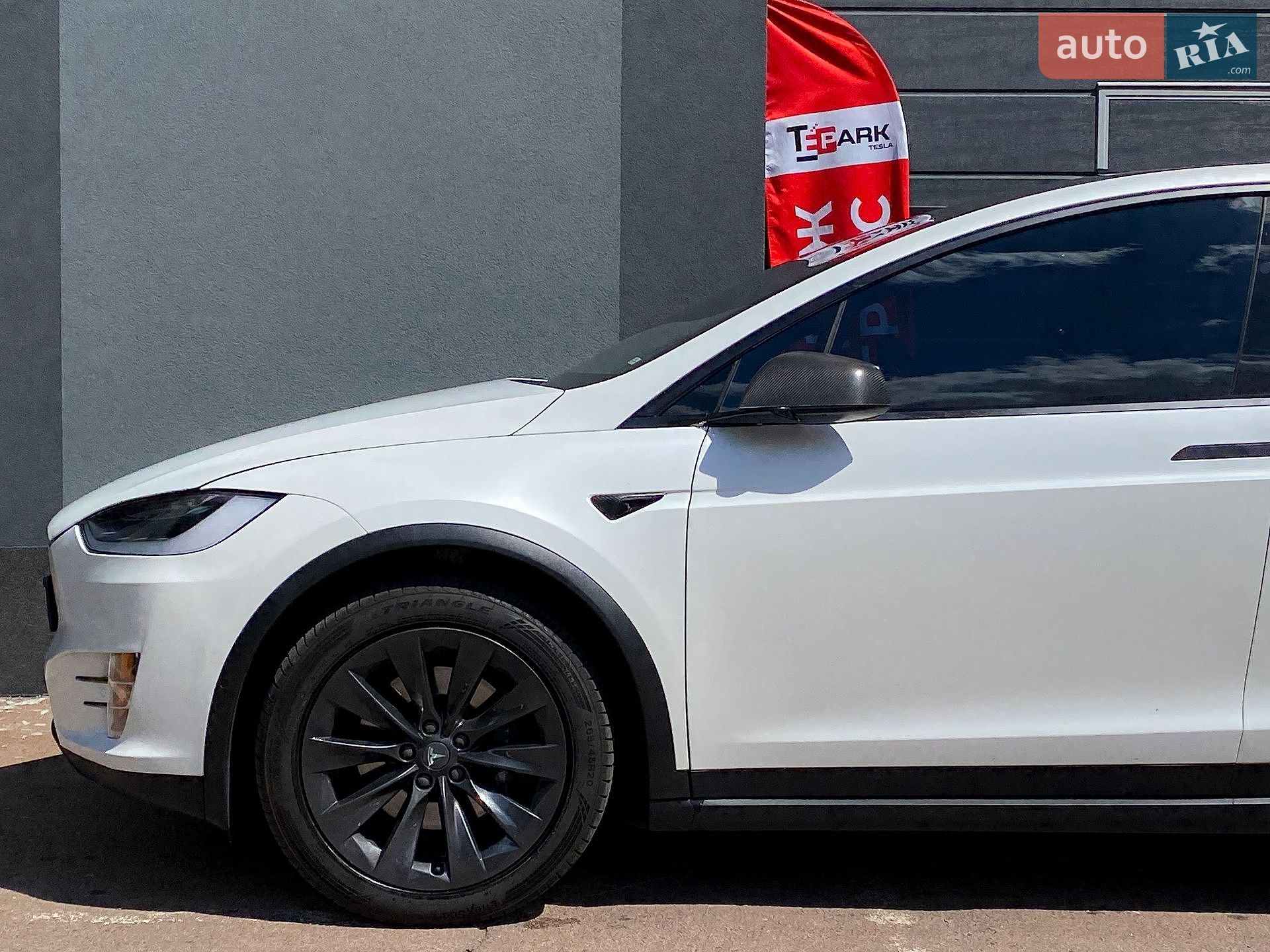 Tesla Model X 2019 VIN 5YJXCAE29KF151333 фото оголошення 5 з 28
