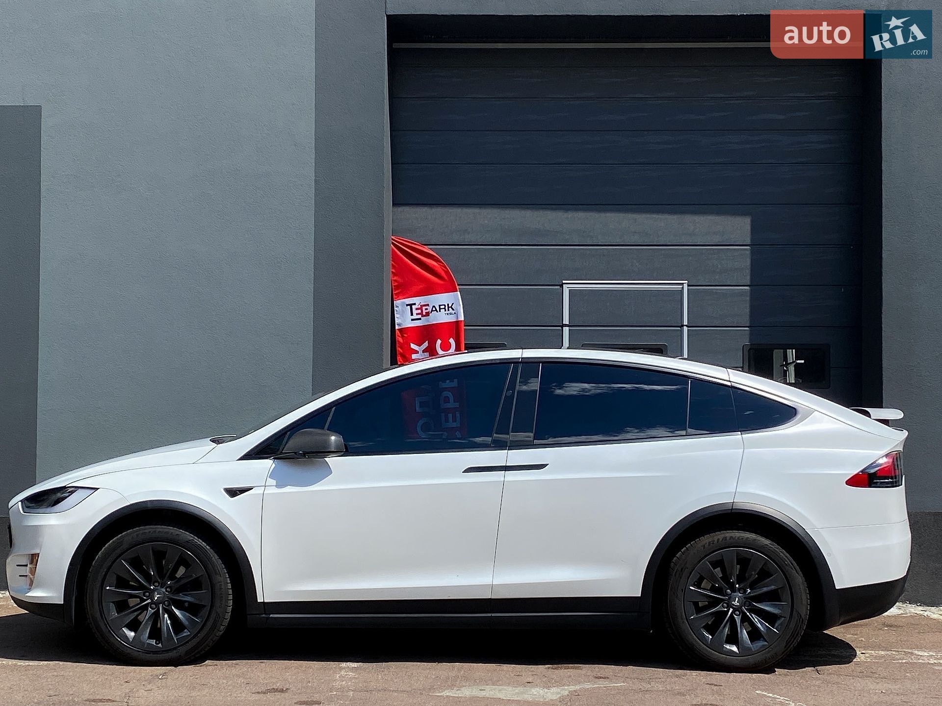 Tesla Model X 2019 VIN 5YJXCAE29KF151333 фото оголошення 6 з 28