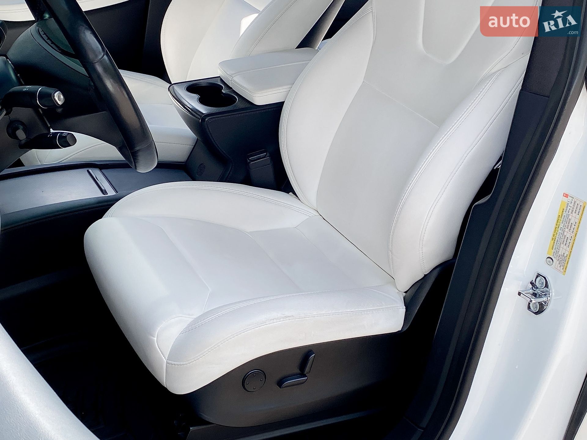Tesla Model X 2019 VIN 5YJXCAE29KF151333 фото оголошення 13 з 28