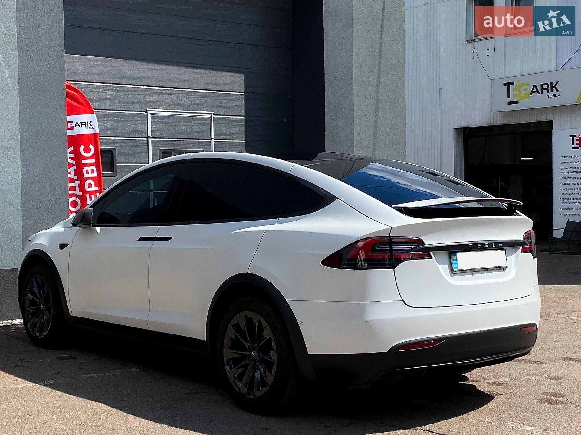 Tesla Model X 2019 VIN 5YJXCAE29KF151333 фото оголошення 8 з 28