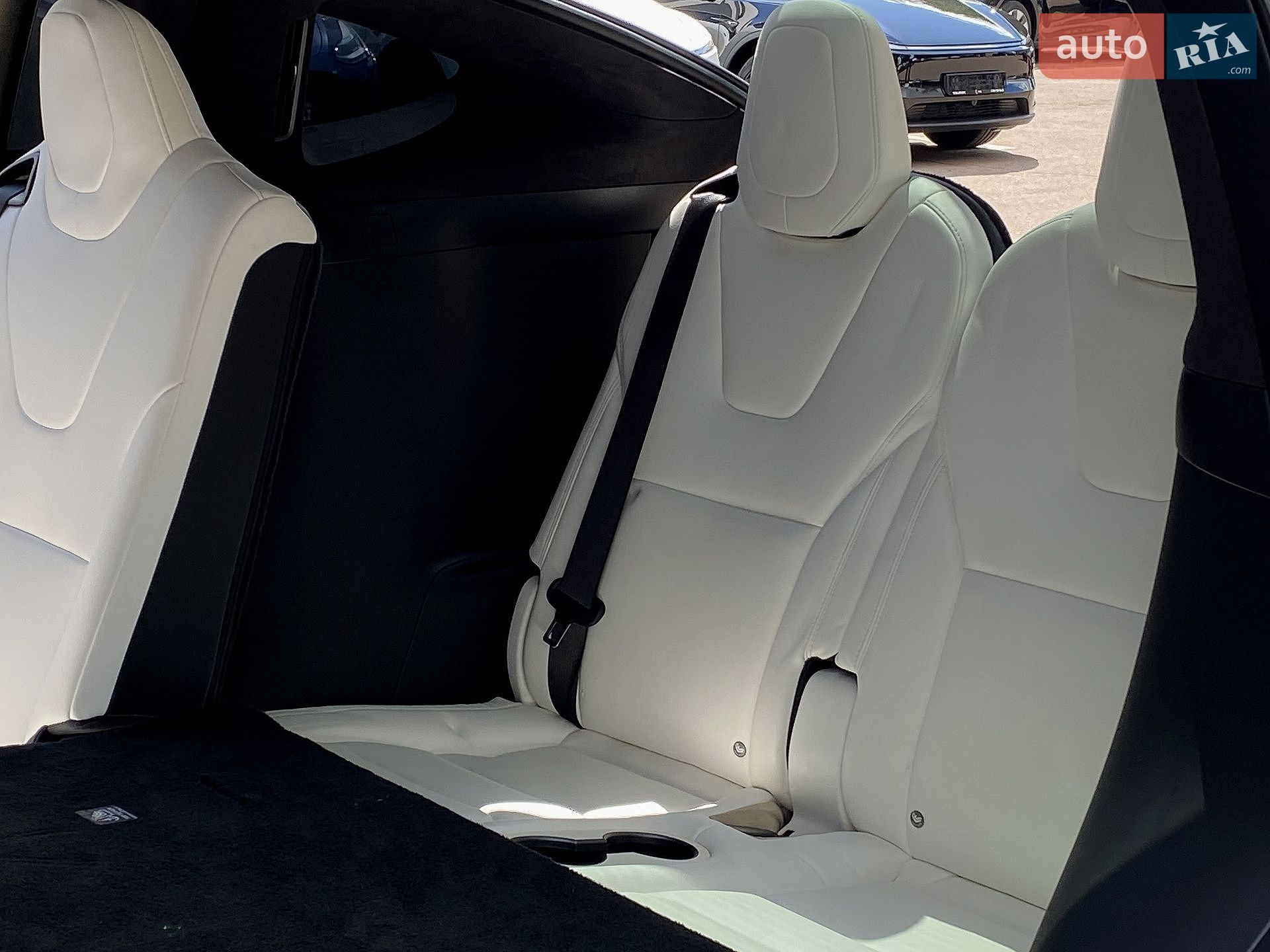 Tesla Model X 2019 VIN 5YJXCAE29KF151333 фото оголошення 16 з 28