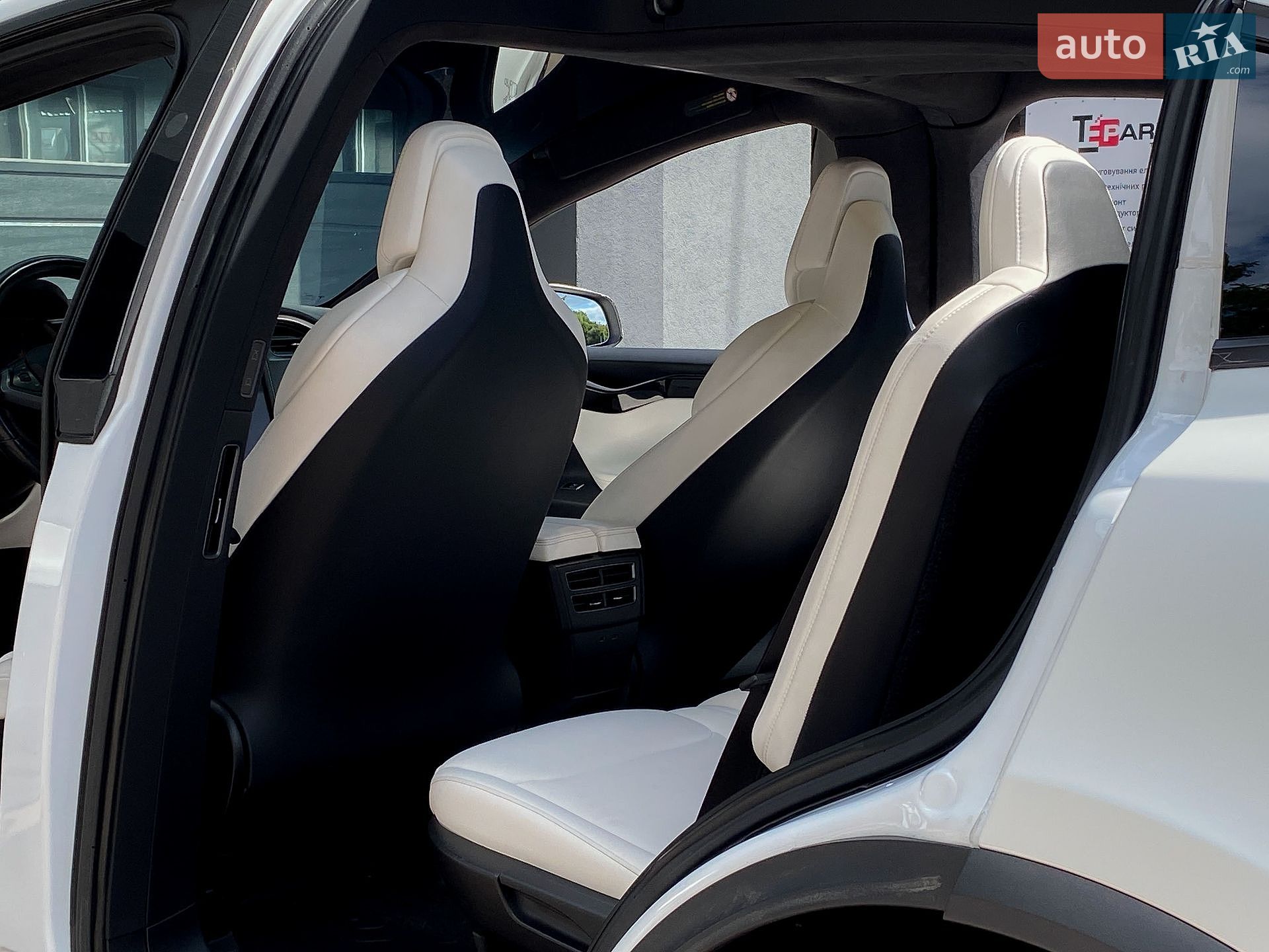 Tesla Model X 2019 VIN 5YJXCAE29KF151333 фото оголошення 17 з 28