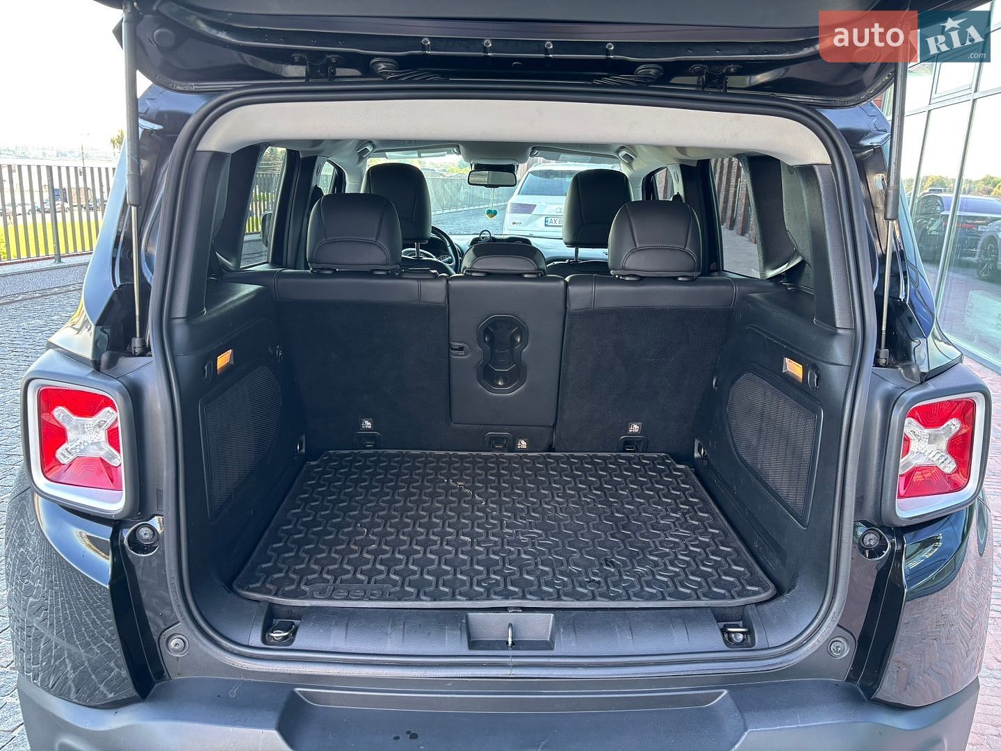 Jeep Renegade 2015 VIN ZACCJADT0FPC05955 фото оголошення 13 з 21