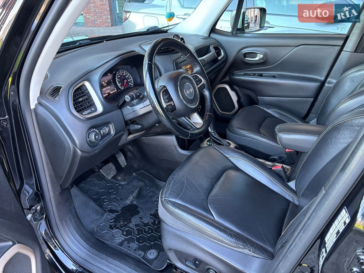 Jeep Renegade 2015 VIN ZACCJADT0FPC05955 фото оголошення 15 з 21
