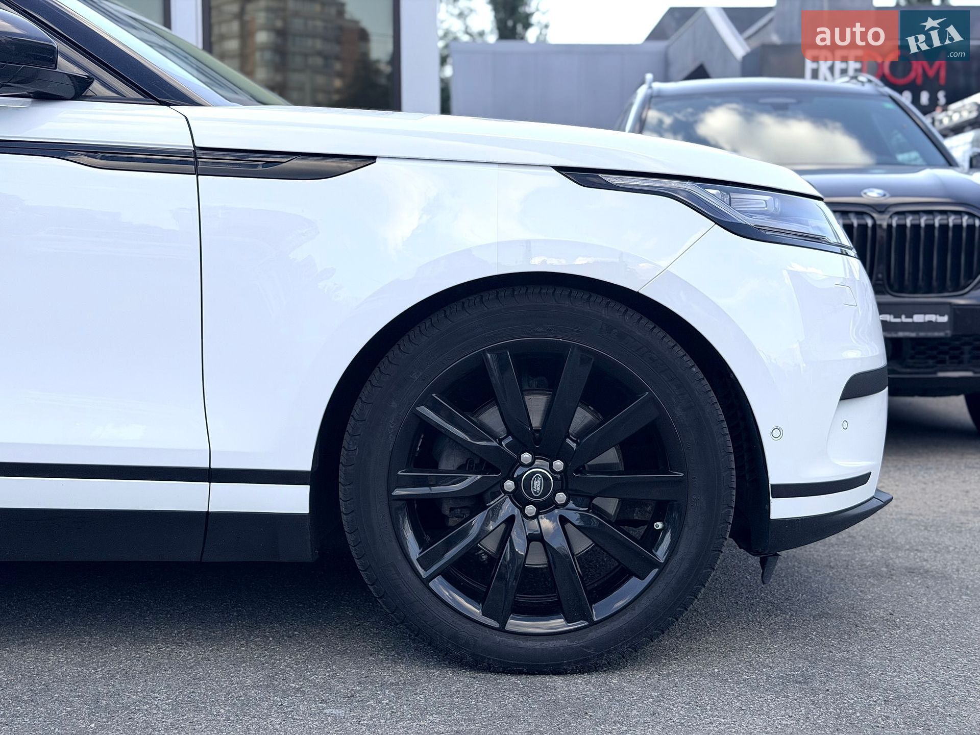 Land Rover Range Rover Velar 2017 VIN SALYA2BK1JA711012 фото оголошення 4 з 37