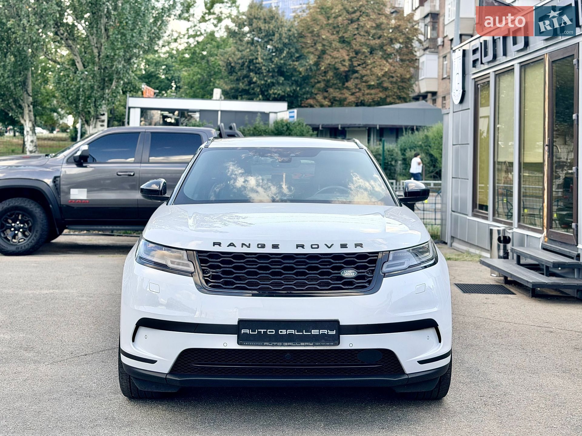 Land Rover Range Rover Velar 2017 VIN SALYA2BK1JA711012 фото оголошення 2 з 37