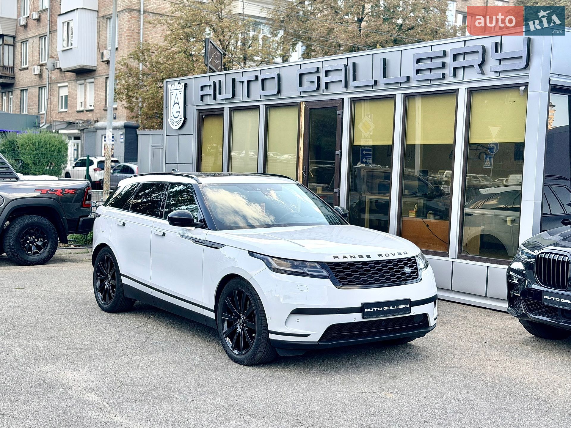 Land Rover Range Rover Velar 2017 VIN SALYA2BK1JA711012 фото оголошення 3 з 37