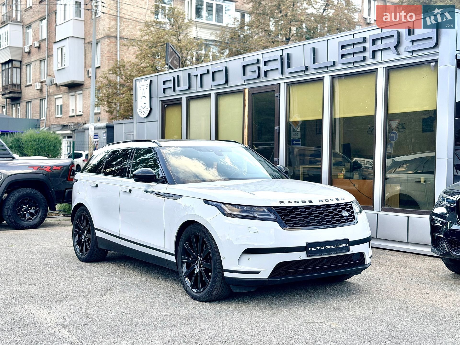 Land Rover Range Rover Velar 2017 VIN SALYA2BK1JA711012 фото оголошення 5 з 37