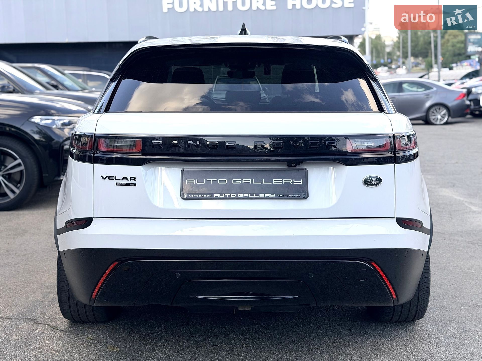 Land Rover Range Rover Velar 2017 VIN SALYA2BK1JA711012 фото оголошення 8 з 37