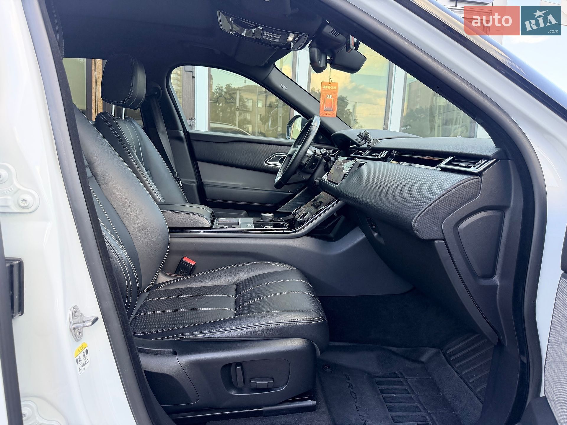 Land Rover Range Rover Velar 2017 VIN SALYA2BK1JA711012 фото оголошення 18 з 37