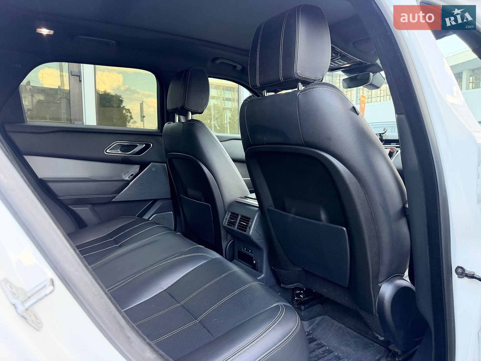 Land Rover Range Rover Velar 2017 VIN SALYA2BK1JA711012 фото оголошення 19 з 37