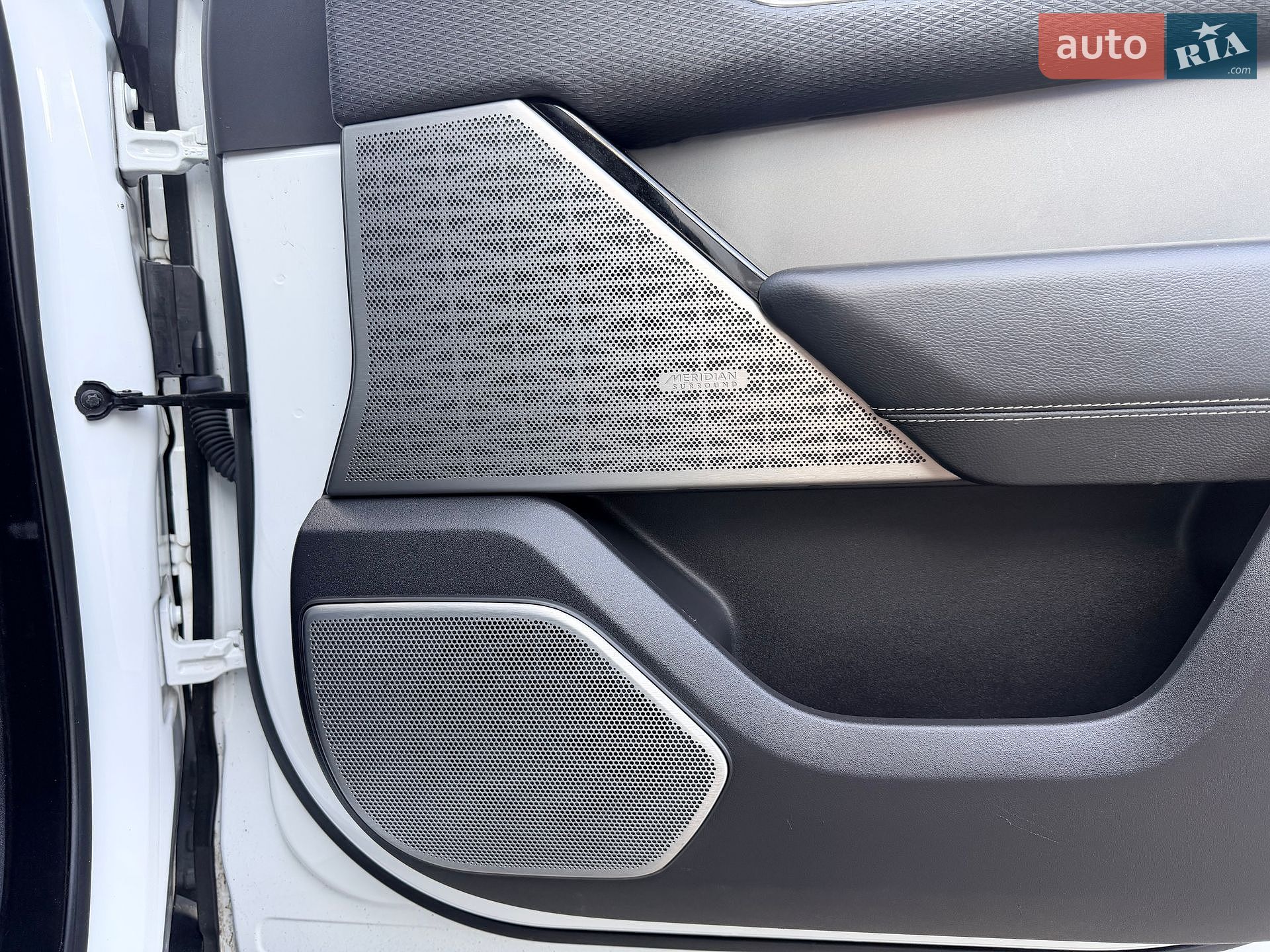 Land Rover Range Rover Velar 2017 VIN SALYA2BK1JA711012 фото оголошення 21 з 37