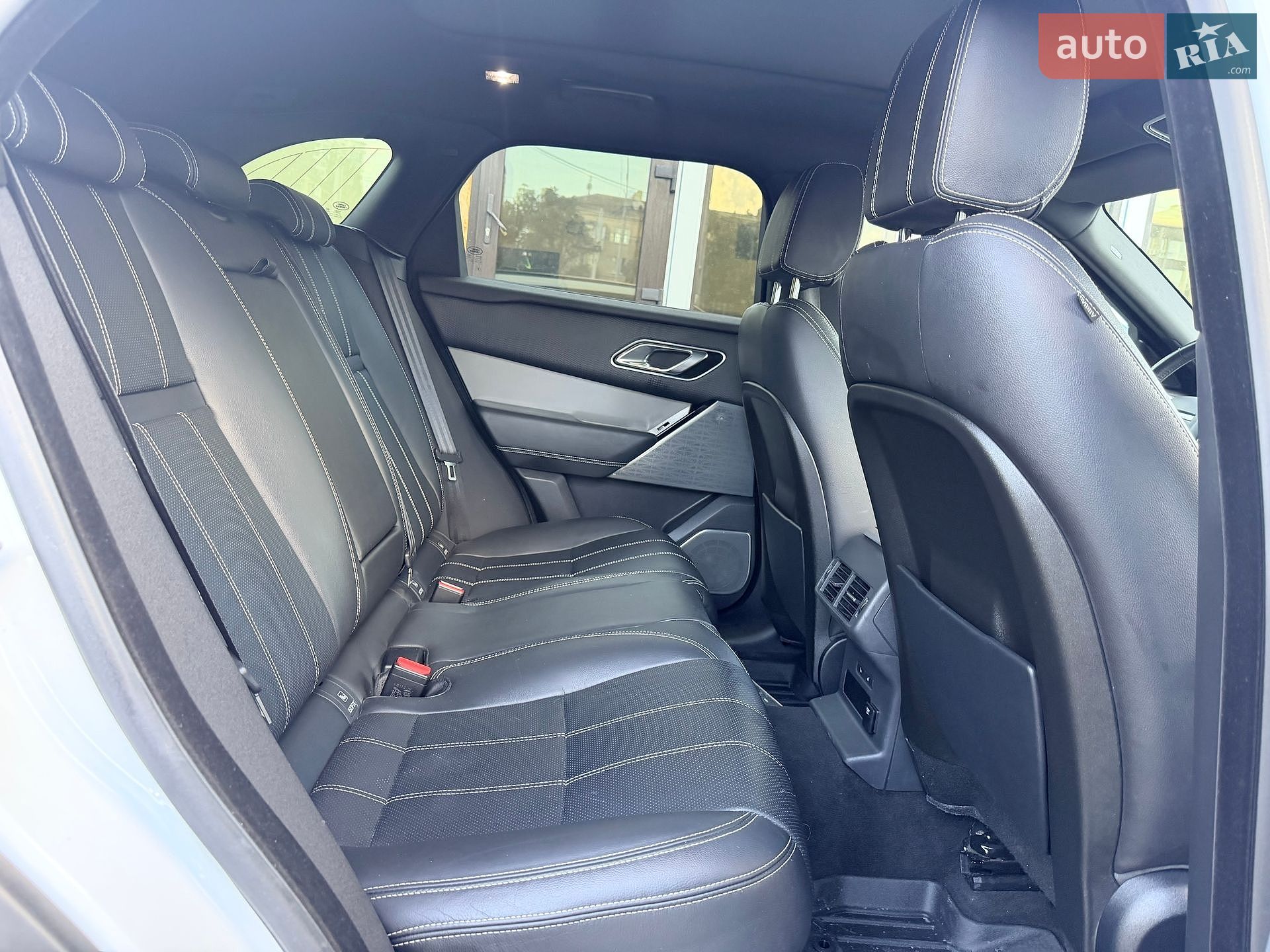Land Rover Range Rover Velar 2017 VIN SALYA2BK1JA711012 фото оголошення 24 з 37