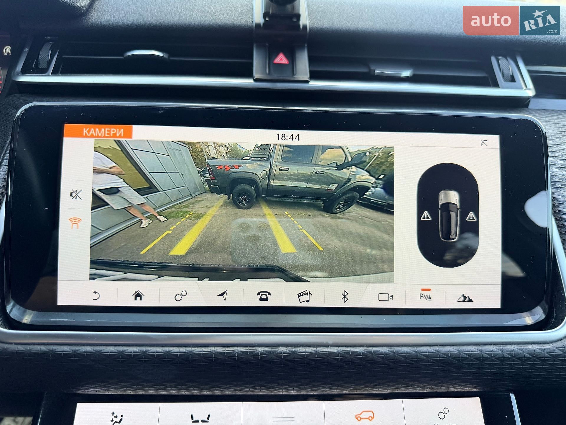 Land Rover Range Rover Velar 2017 VIN SALYA2BK1JA711012 фото оголошення 36 з 37