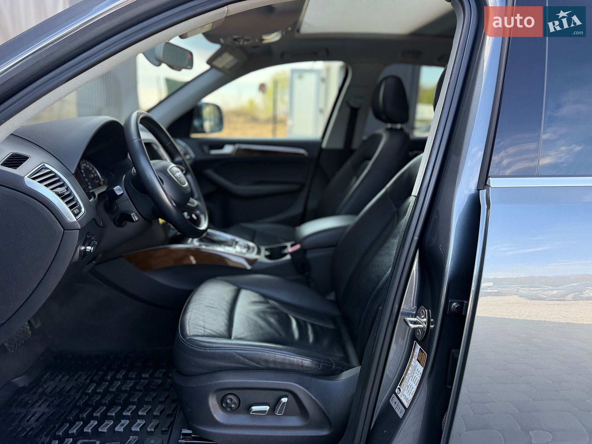 Audi Q5 2015 VIN WA1LFAFP9FA012795 фото оголошення 28 з 56