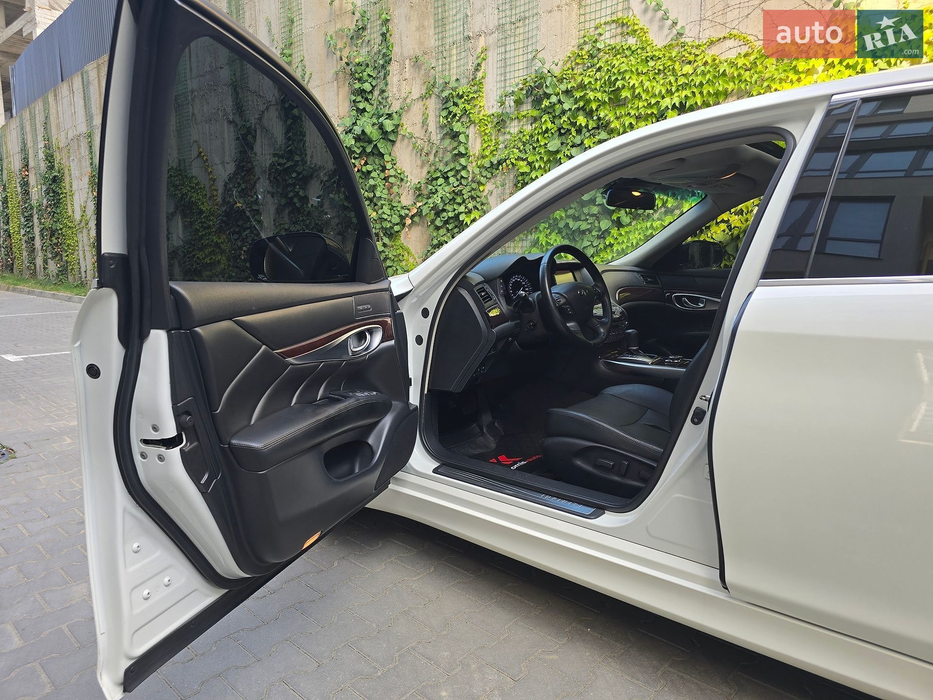 Infiniti Q70 2017 VIN JN1BCAY51U0770351 фото оголошення 18 з 67